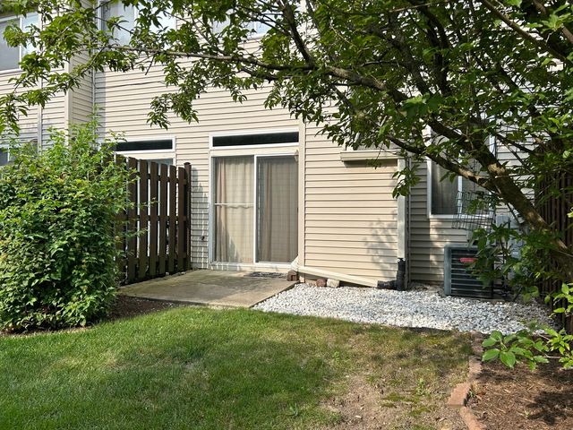1385 Redbridge Court, Grayslake, IL 60030