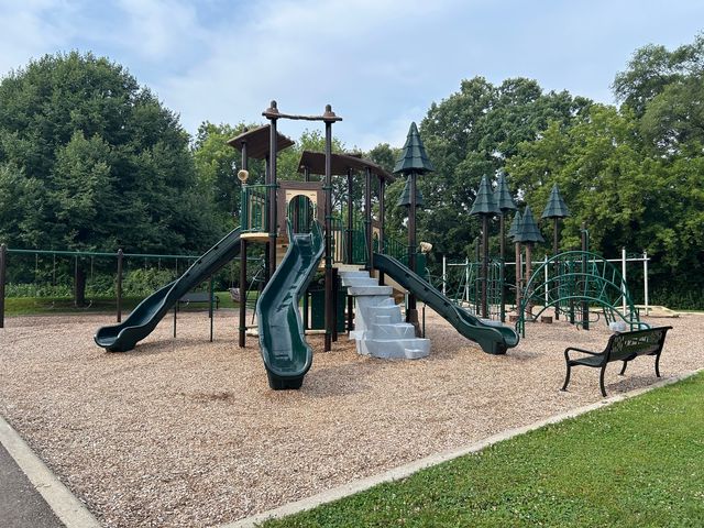 1385 Redbridge Court, Grayslake, IL 60030