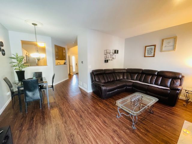 1385 Redbridge Court, Grayslake, IL 60030