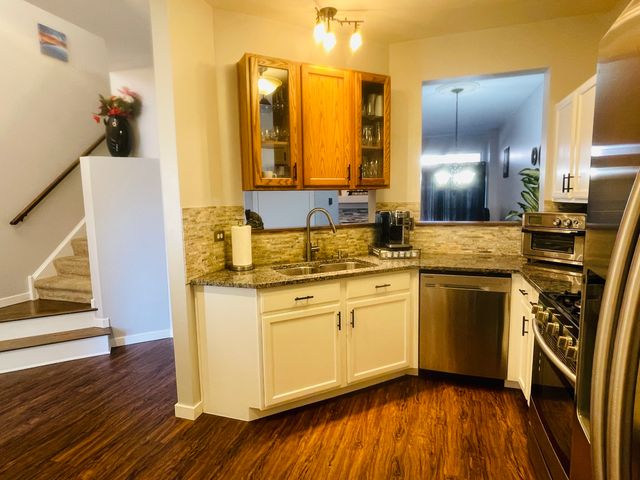 1385 Redbridge Court, Grayslake, IL 60030