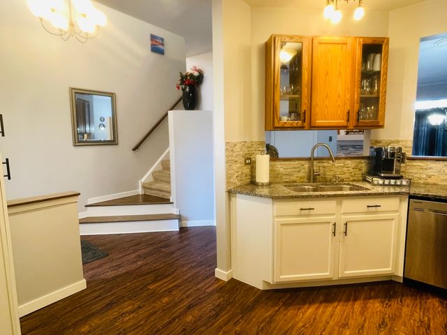 1385 Redbridge Court, Grayslake, IL 60030
