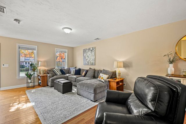 118 North Avenue 118, Natick, MA 01760