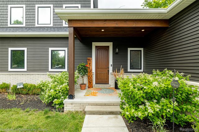 1210 W Oakley Park Road, Commerce Charter Township, MI 48390