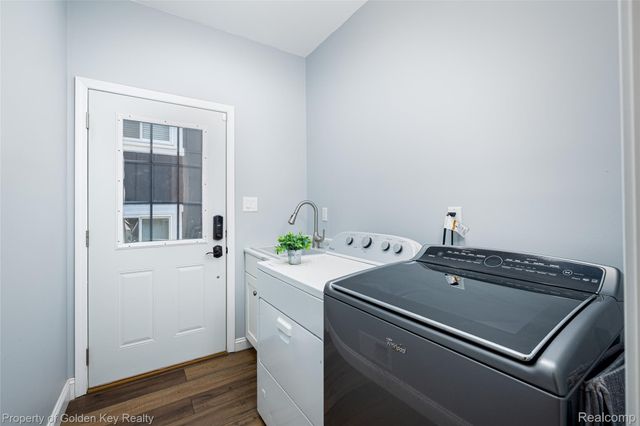 1210 W Oakley Park Road, Commerce Charter Township, MI 48390