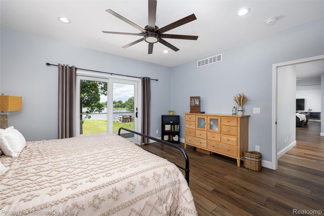 1210 W Oakley Park Road, Commerce Charter Township, MI 48390