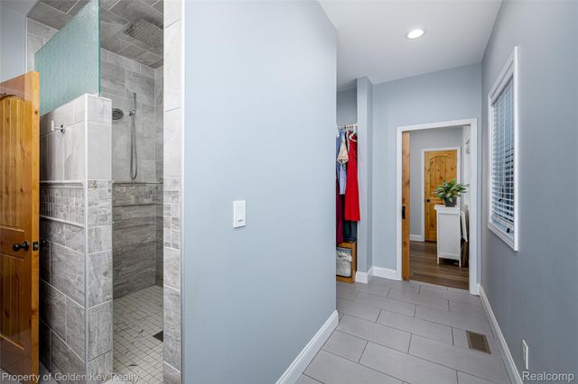 1210 W Oakley Park Road, Commerce Charter Township, MI 48390