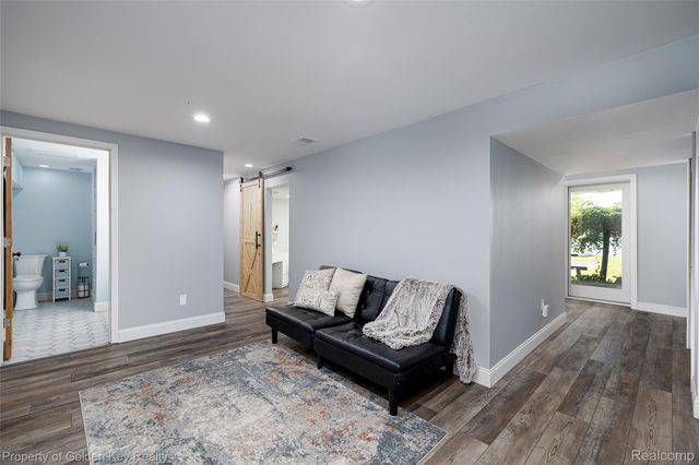 1210 W Oakley Park Road, Commerce Charter Township, MI 48390