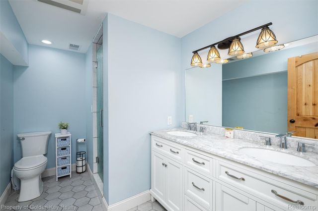 1210 W Oakley Park Road, Commerce Charter Township, MI 48390