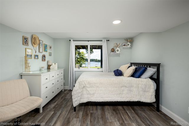 1210 W Oakley Park Road, Commerce Charter Township, MI 48390