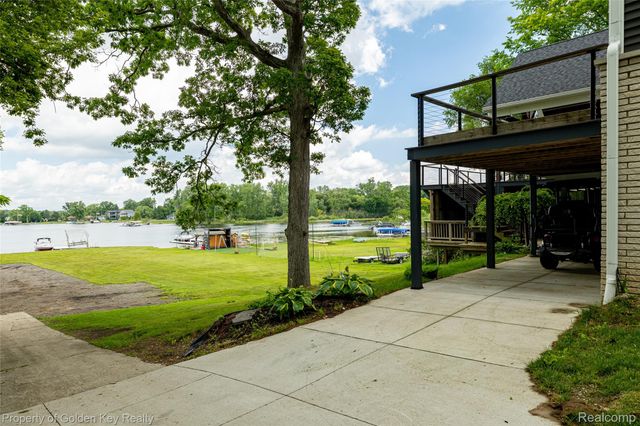 1210 W Oakley Park Road, Commerce Charter Township, MI 48390