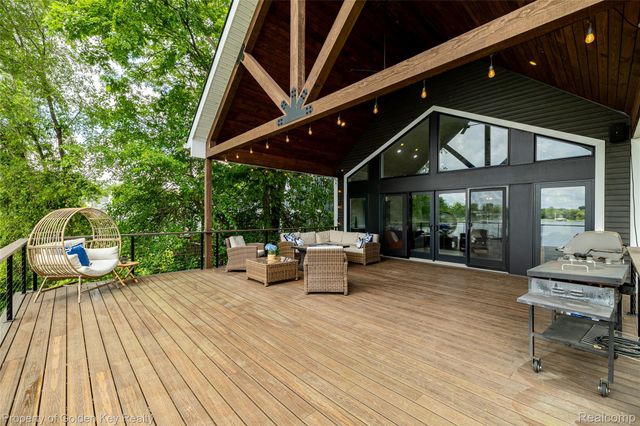 1210 W Oakley Park Road, Commerce Charter Township, MI 48390