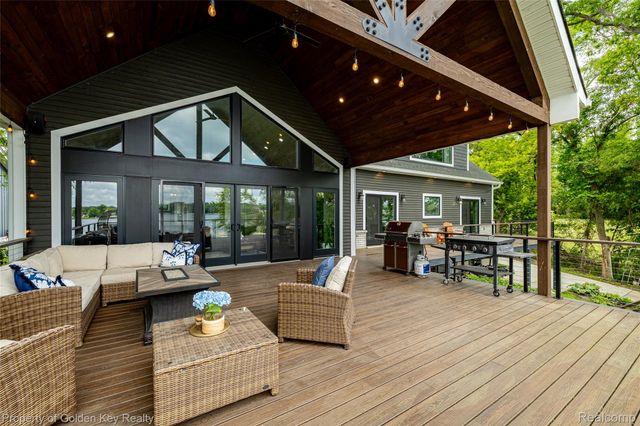 1210 W Oakley Park Road, Commerce Charter Township, MI 48390