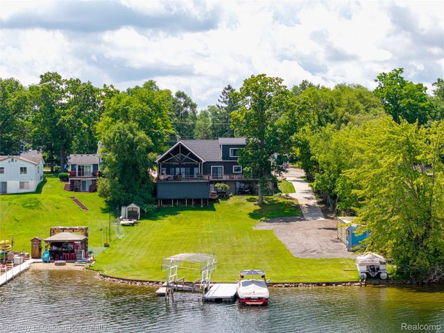 1210 W Oakley Park Road, Commerce Charter Township, MI 48390