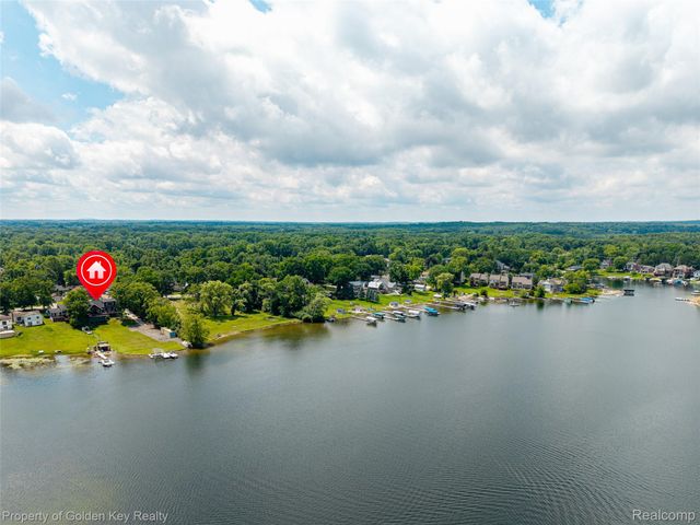 1210 W Oakley Park Road, Commerce Charter Township, MI 48390