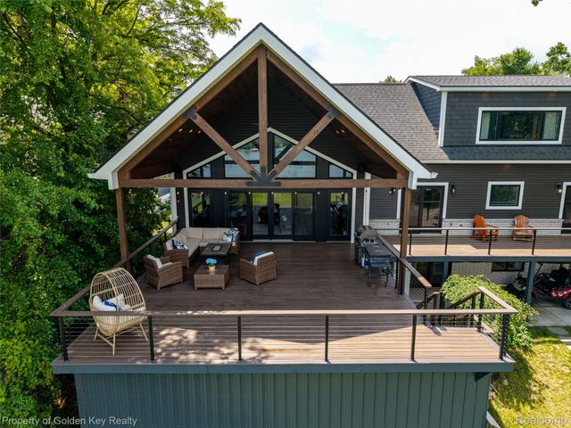 1210 W Oakley Park Road, Commerce Charter Township, MI 48390