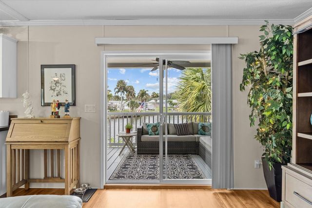 121 SE Paradise Place, Stuart, FL 34997