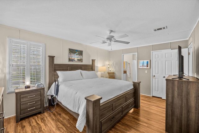 121 SE Paradise Place, Stuart, FL 34997