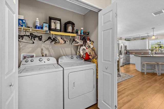 121 SE Paradise Place, Stuart, FL 34997