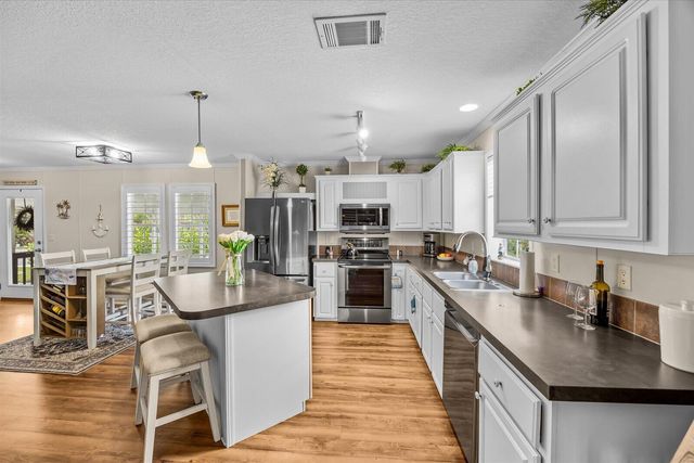 121 SE Paradise Place, Stuart, FL 34997