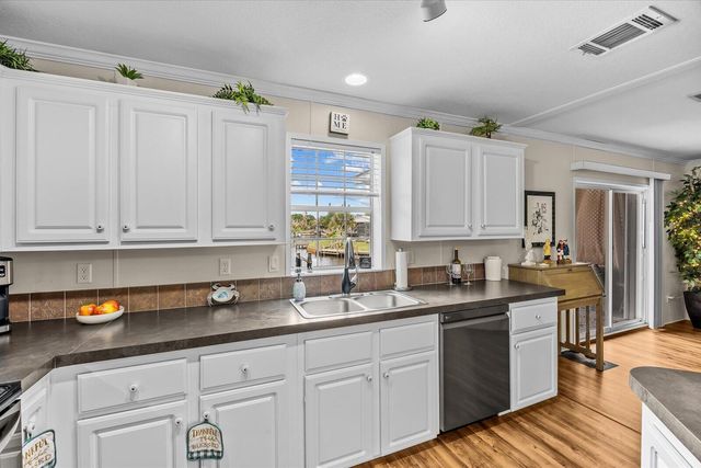 121 SE Paradise Place, Stuart, FL 34997