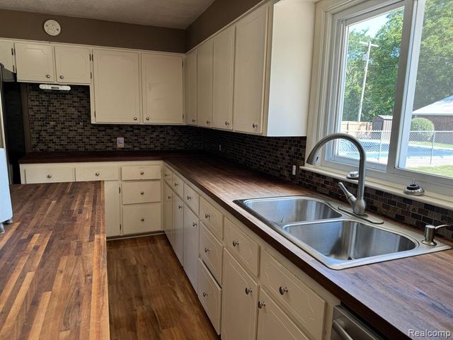 2065 S Lapeer Road, Lapeer, MI 48446