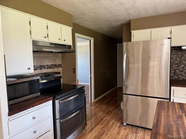 2065 S Lapeer Road, Lapeer, MI 48446