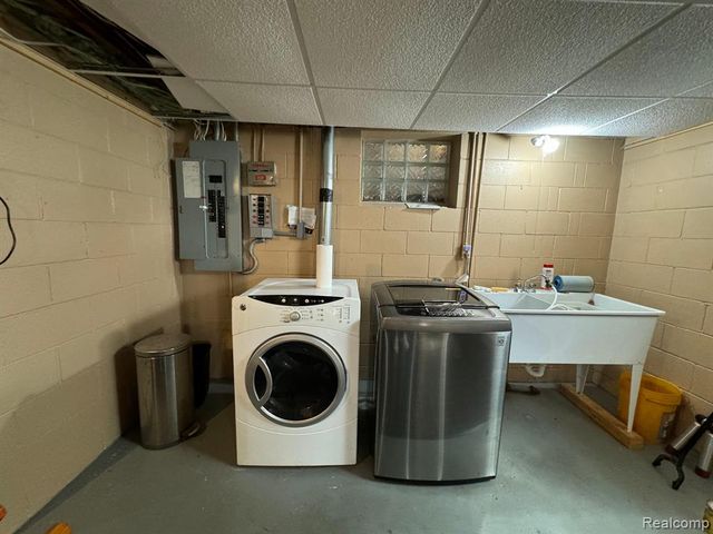 2065 S Lapeer Road, Lapeer, MI 48446