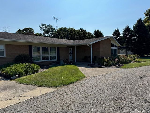 2065 S Lapeer Road, Lapeer, MI 48446