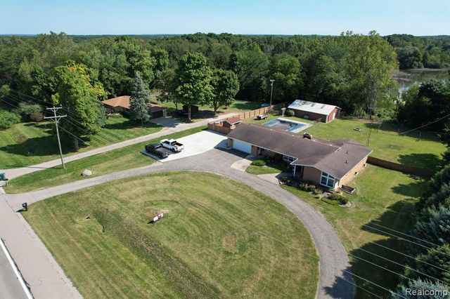 2065 S Lapeer Road, Lapeer, MI 48446