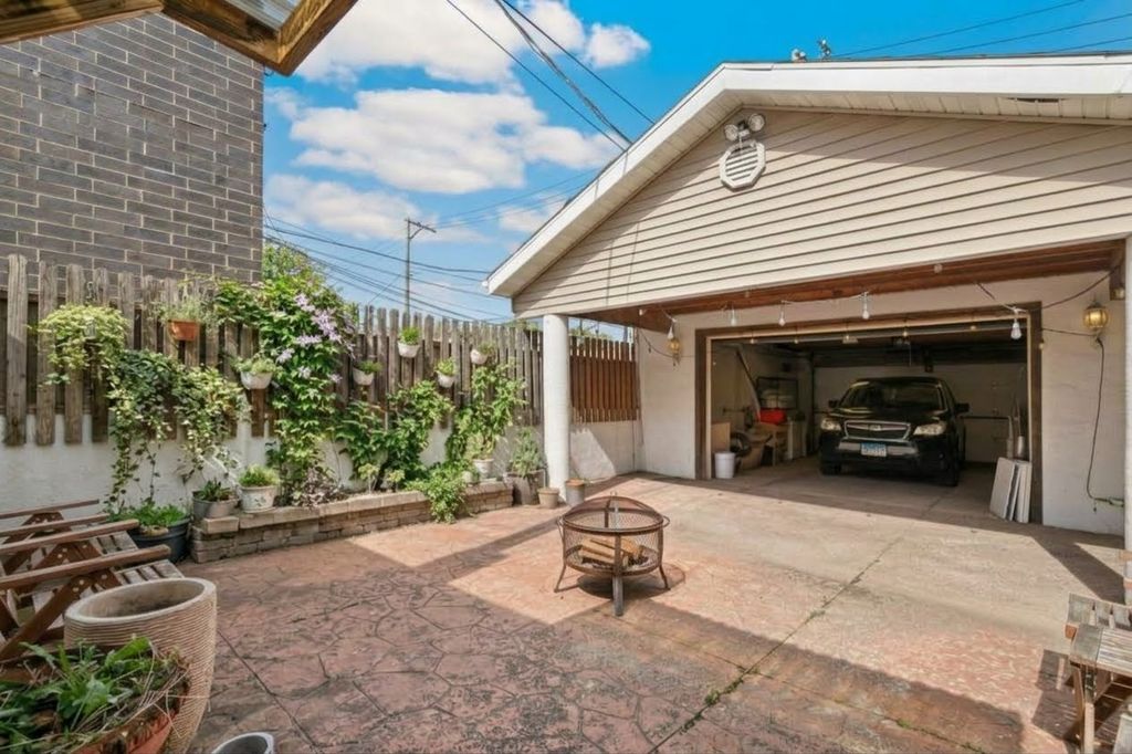 2034 W 18th Street, Chicago, IL 60608 — photo 2