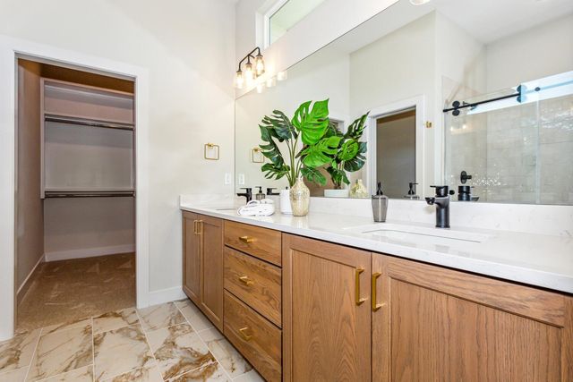 4646 W Emerald Bay Ct, Wichita, KS 67205