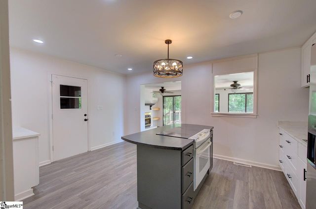 4 Darby Court, Taylors, SC 29687