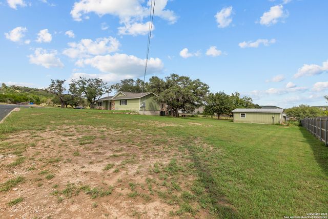 224 LOWER CRABAPPLE RD, Fredericksburg, TX 78624