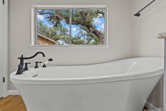 224 LOWER CRABAPPLE RD, Fredericksburg, TX 78624