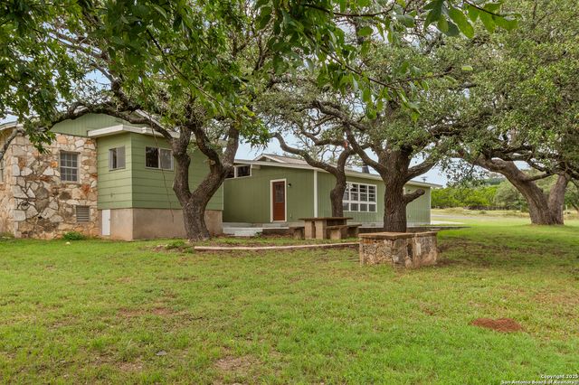 224 LOWER CRABAPPLE RD, Fredericksburg, TX 78624