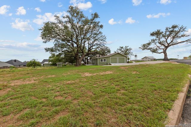 224 LOWER CRABAPPLE RD, Fredericksburg, TX 78624