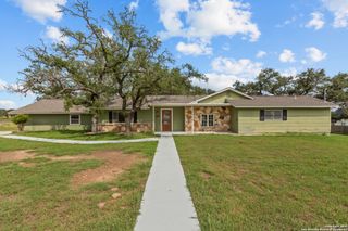 224 LOWER CRABAPPLE RD, Fredericksburg, TX 78624