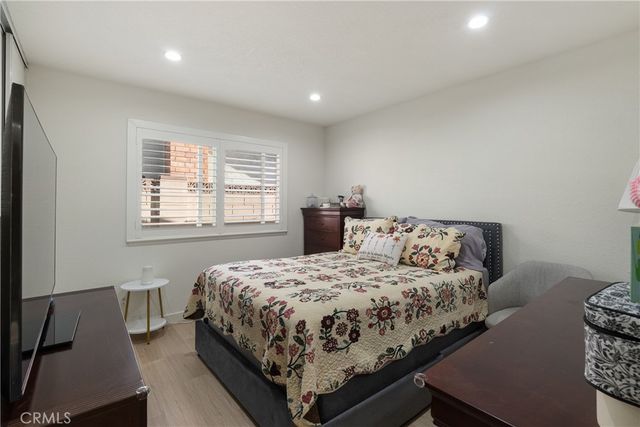 5895 E Marlies, Simi Valley, CA 93063