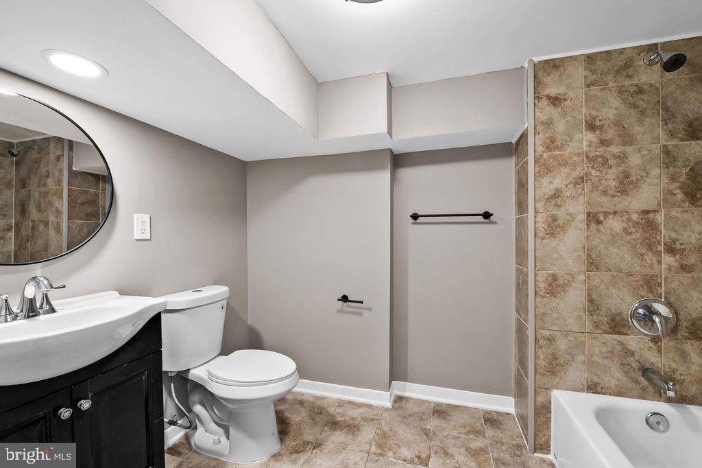 Image 28 of property listing at 2401 HARLEM AVE, Baltimore, MD 21216