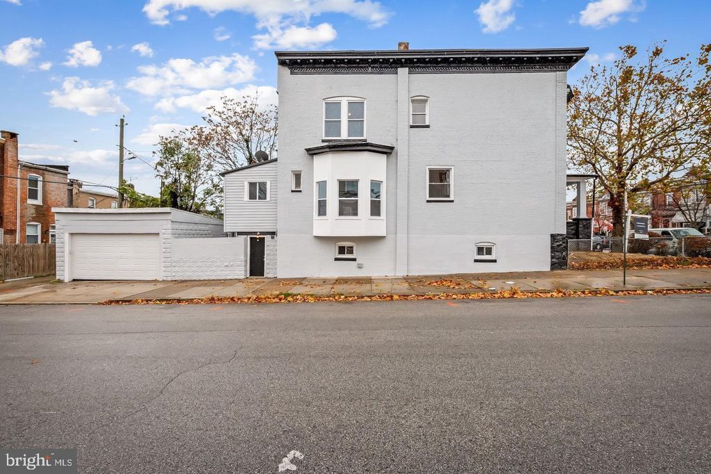 Image 32 of property listing at 2401 HARLEM AVE, Baltimore, MD 21216