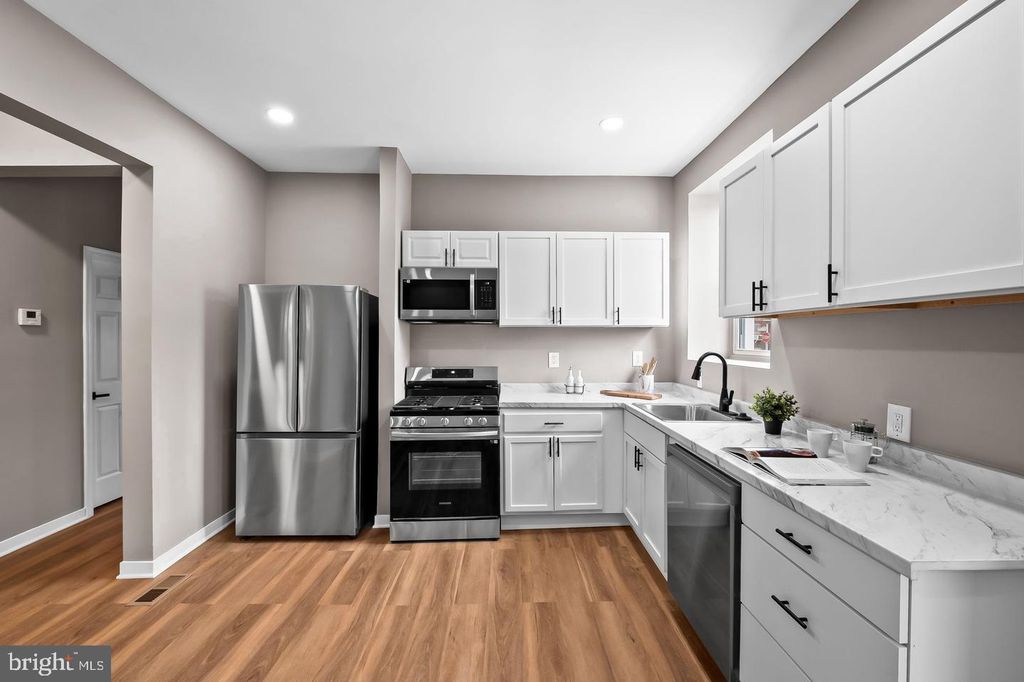 Image 8 of property listing at 2401 HARLEM AVE, Baltimore, MD 21216