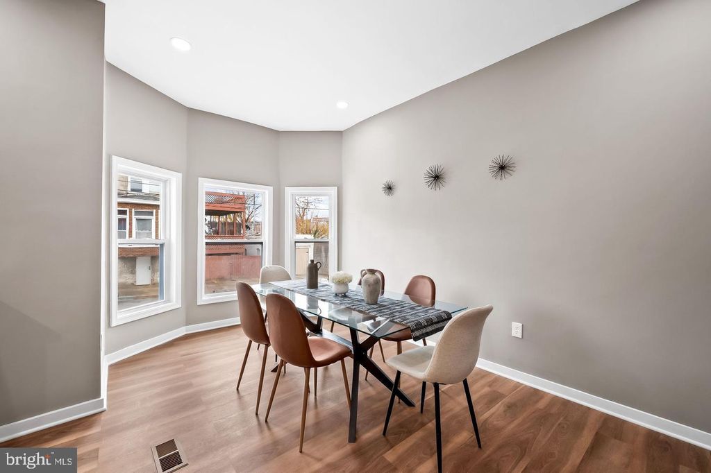 Image 10 of property listing at 2401 HARLEM AVE, Baltimore, MD 21216