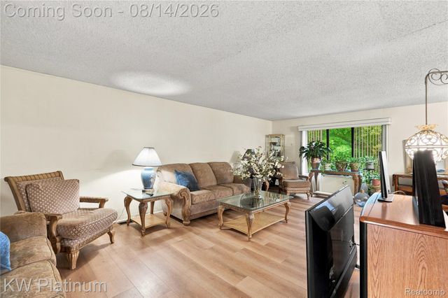 29990 Wildbrook Dr, 203, Southfield, MI 48034