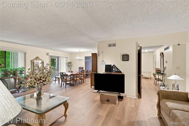 29990 Wildbrook Dr, 203, Southfield, MI 48034