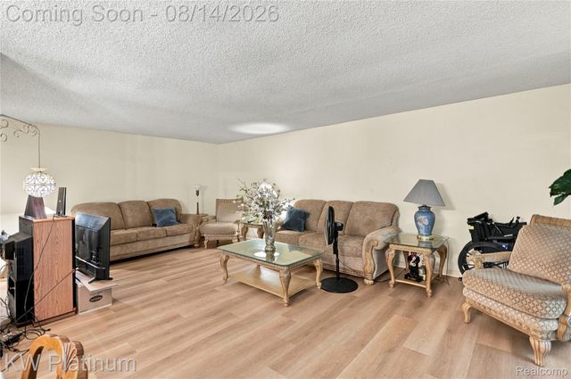 29990 Wildbrook Dr, 203, Southfield, MI 48034