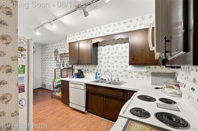 29990 Wildbrook Dr, 203, Southfield, MI 48034