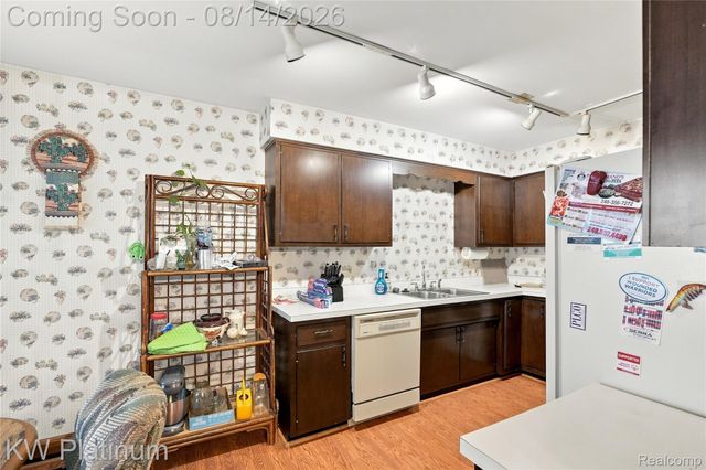 29990 Wildbrook Dr, 203, Southfield, MI 48034