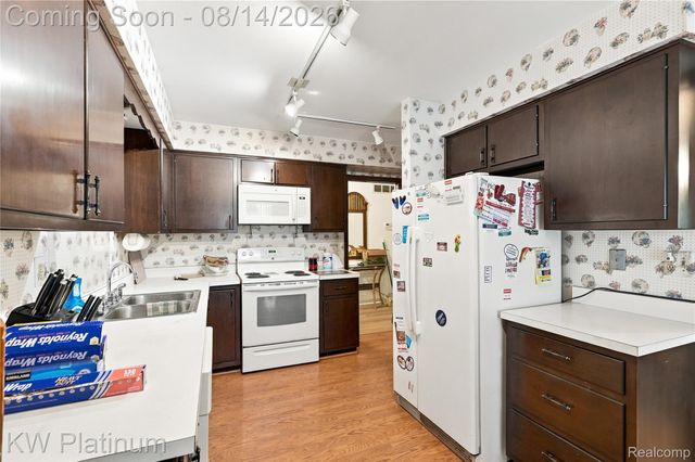 29990 Wildbrook Dr, 203, Southfield, MI 48034