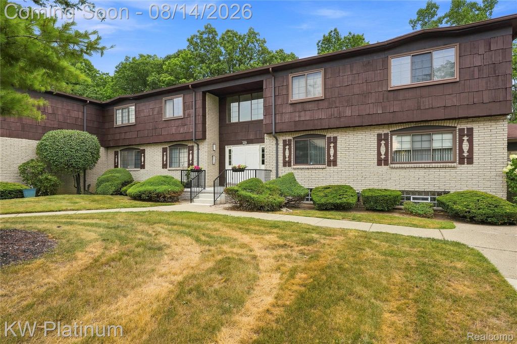 29990 Wildbrook Dr, 203, Southfield, MI 48034