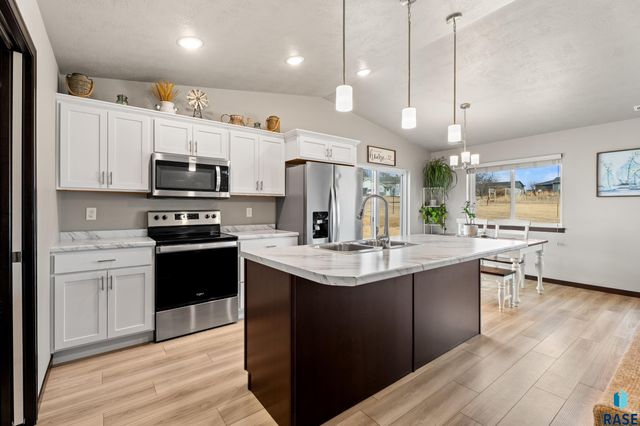 240 N Ceylon Ave Avenue, Tea, SD 57064